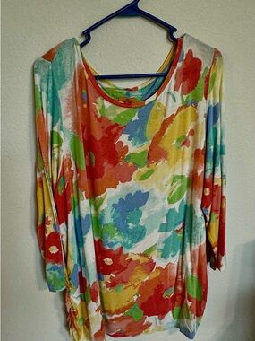Women's casual colorful top